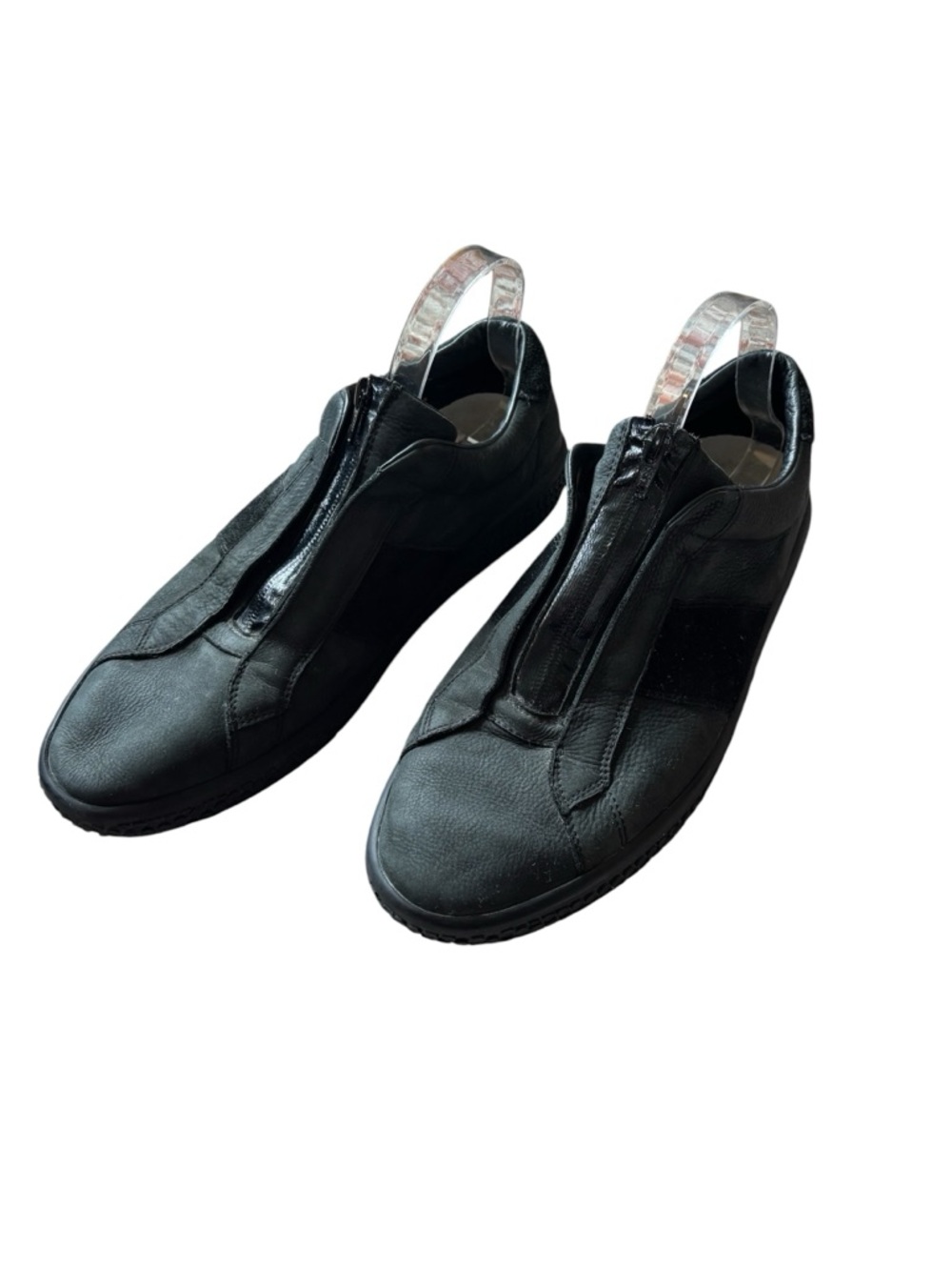 oXs Black Suede Low Top Sneaker Men's Size 11